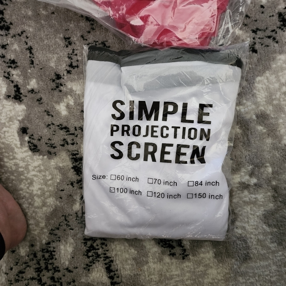 F1 - NIB Simple Projection Screen 100 inch